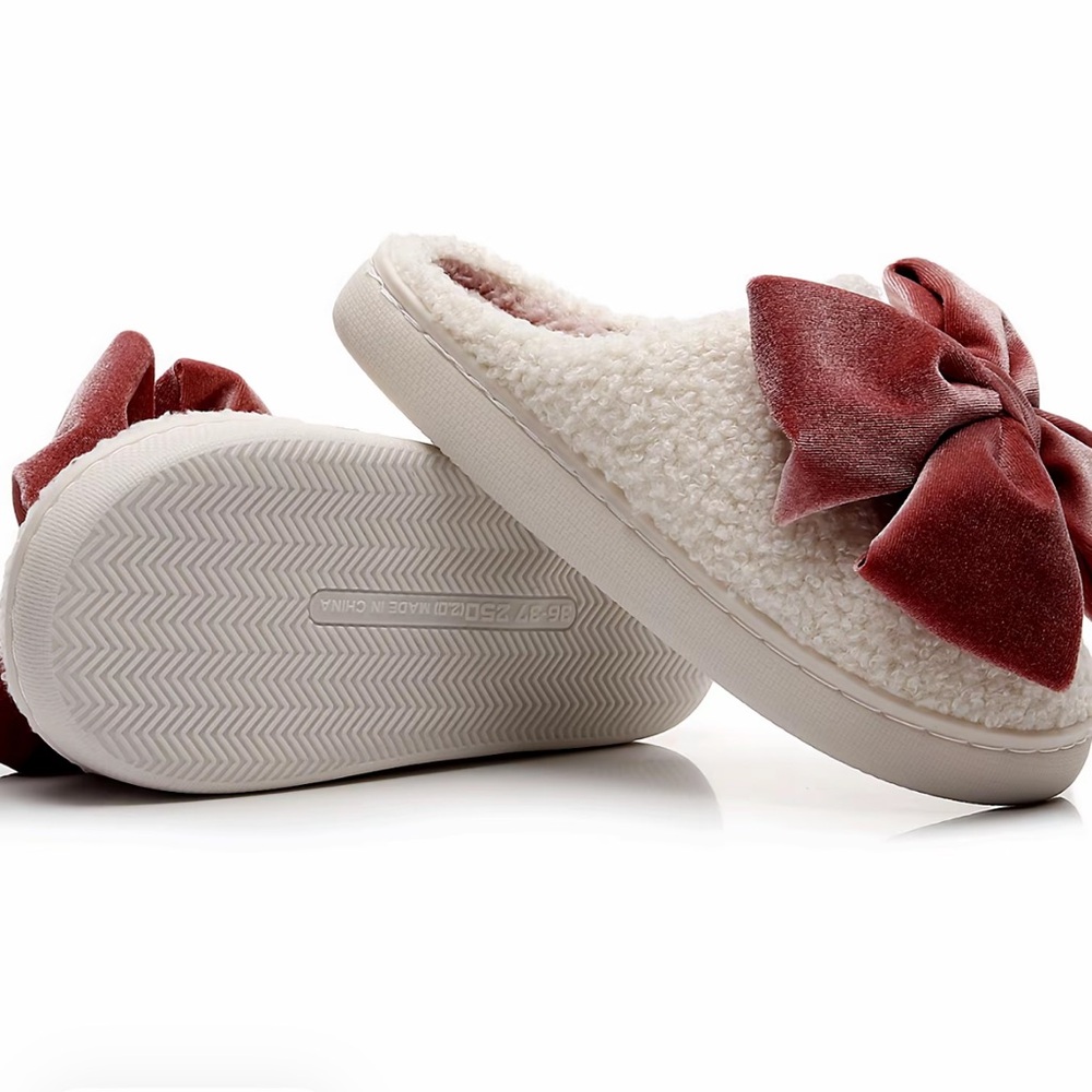 NWT Plush Slippers with Velvet Bow